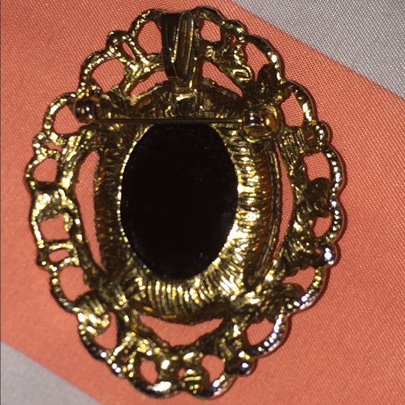 Brooche - Picture 4 of 5